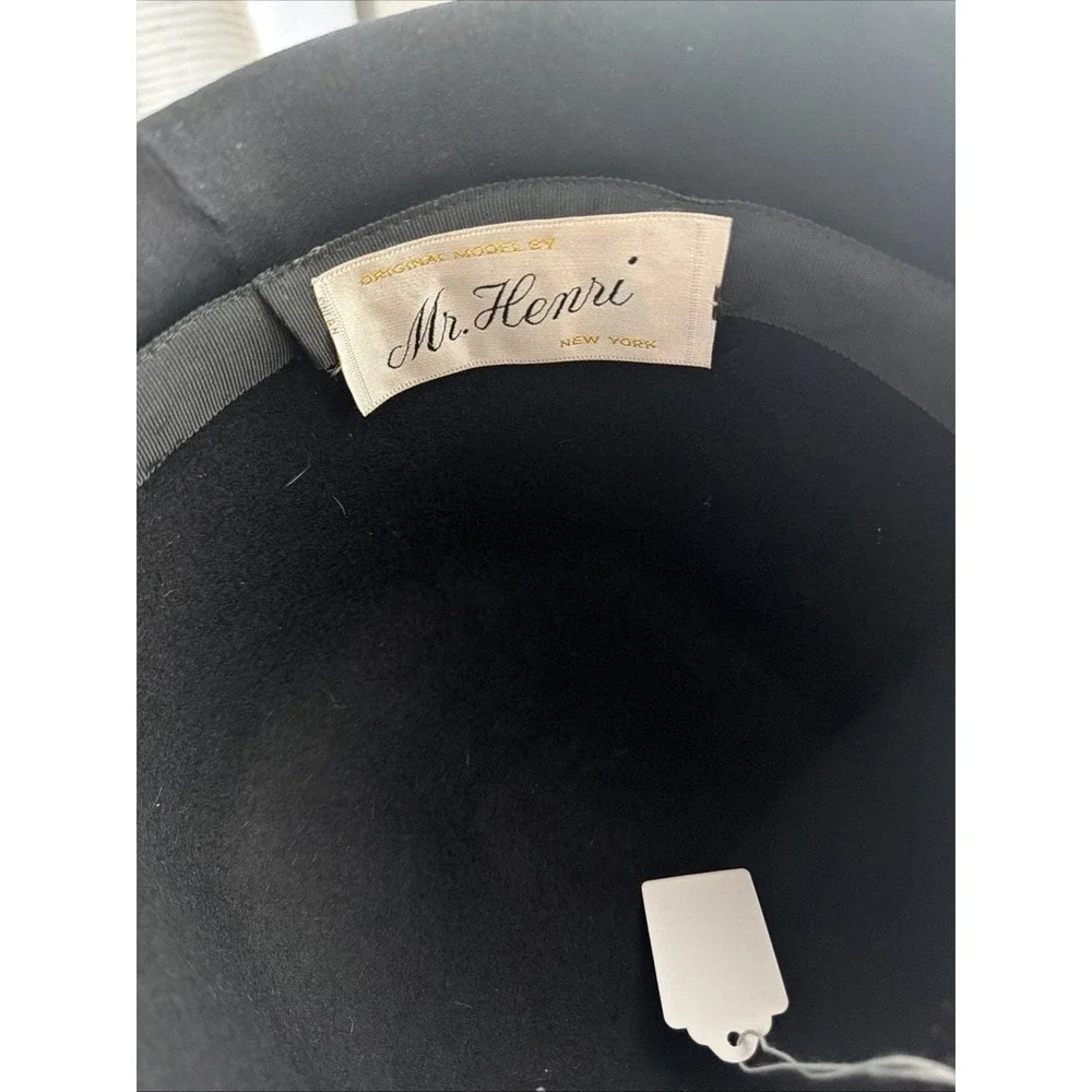 Vintage Mr. Henri Of New York Flapper Hat. Feathers Black And White.